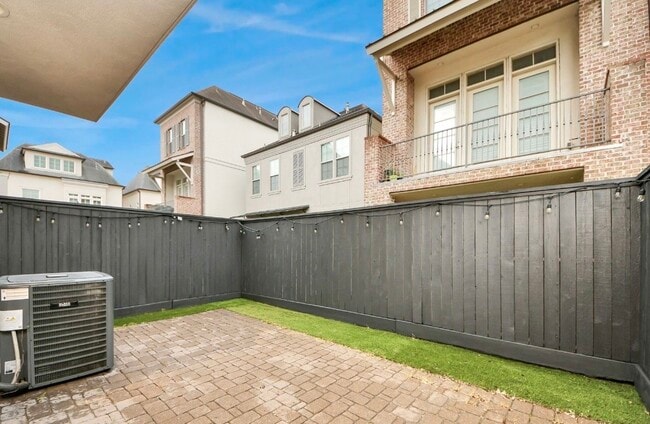 Building Photo - 15623 Broad St