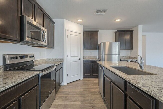 Building Photo - 1536 E Demain Dr