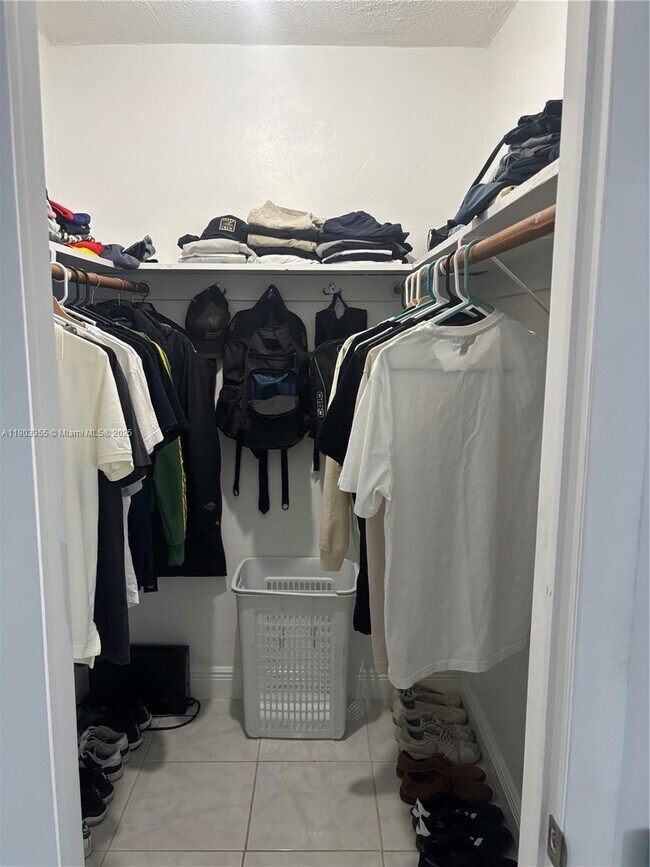 Building Photo - 1855 Plunkett St