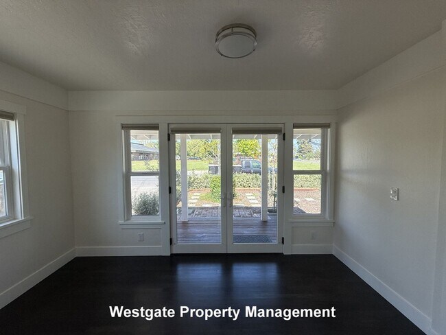 Building Photo - 220 Payran St