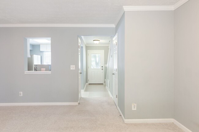 Building Photo - Two-Story Townhome Quiet Neighborhood w/ G...