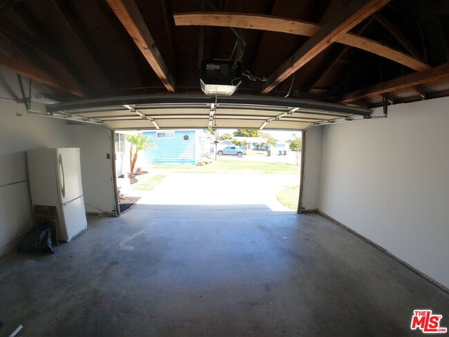 Building Photo - 5421 Hendricksen Dr