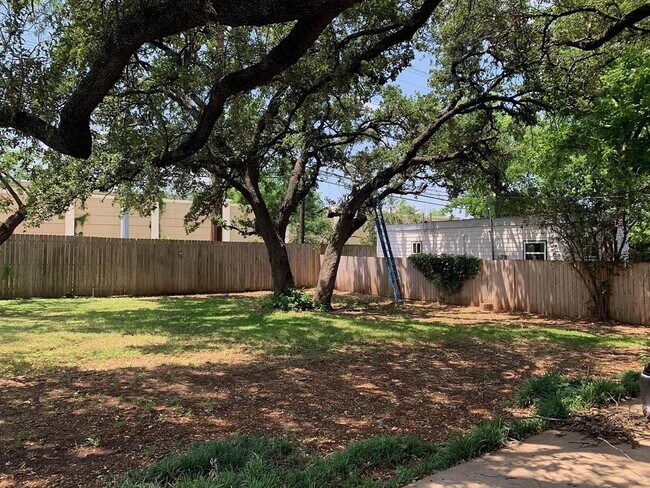 Building Photo - 5702 Fairlane Dr