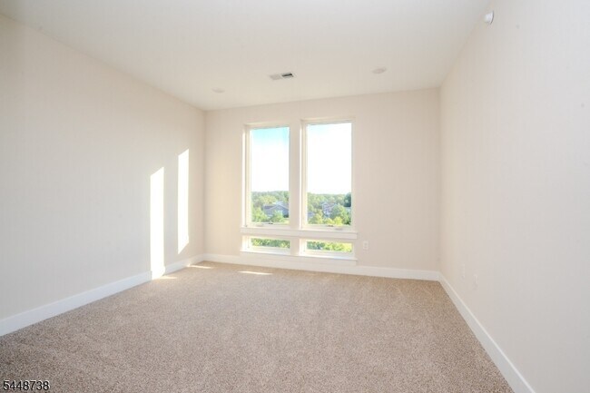 Building Photo - 112 Village Dr
