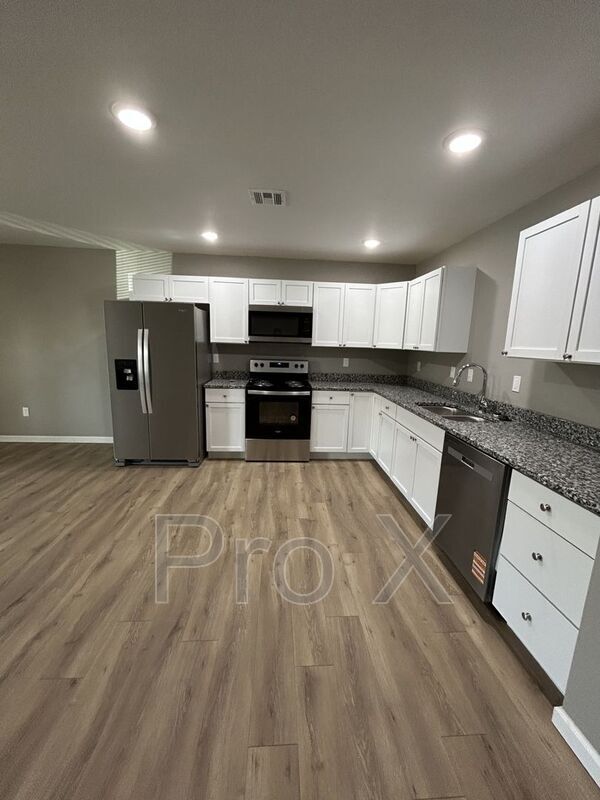 Building Photo - 718 Columbus St