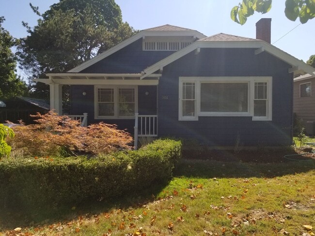 Building Photo - N. 25th Ave 2 bedroom Craftsman w/basement