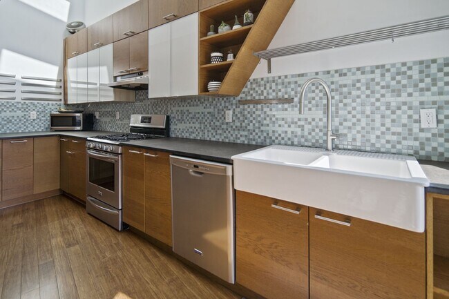 Building Photo - 135 Muzzy Rd