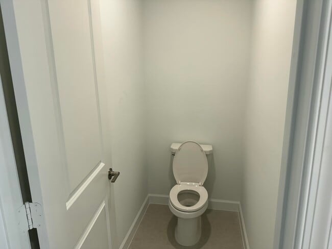 Building Photo - 10445 NW Suncrest Lp