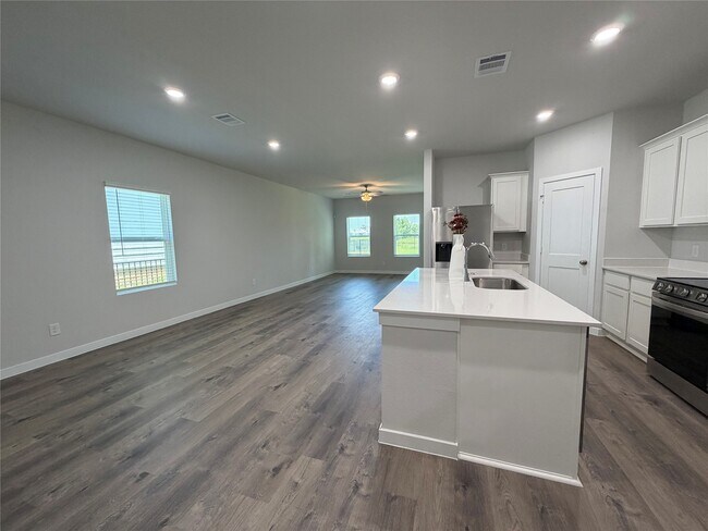 Building Photo - 533 Shoreview Dr