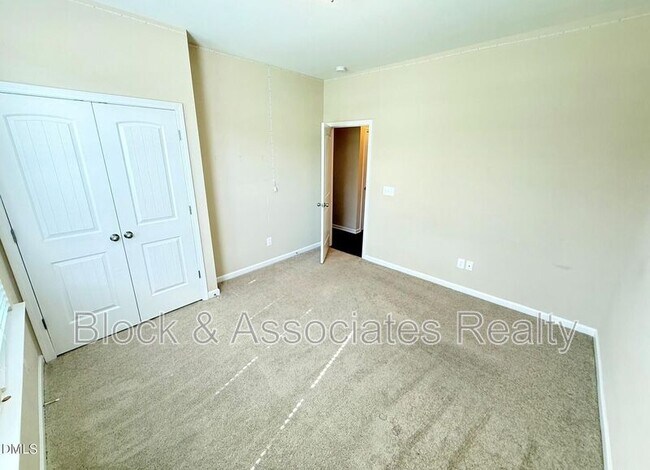 Building Photo - 2433 Cedar Rock Dr