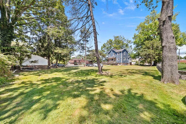 Building Photo - 56 E Madison Ave