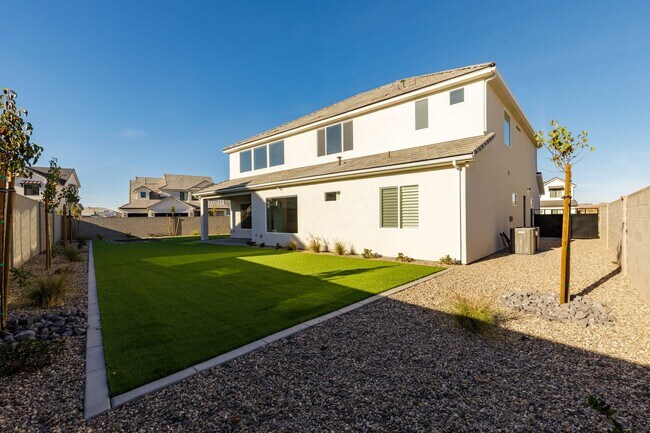 Building Photo - Beautiful 5 bed 4 bath home in Desert Cany...