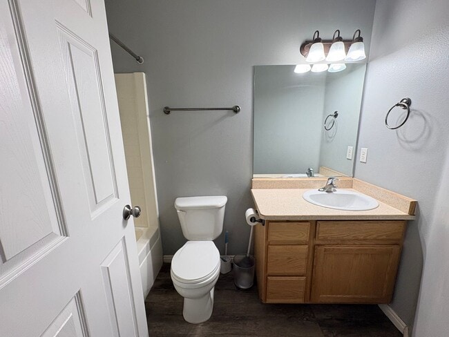 Building Photo - Furnished Housing