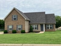 Building Photo - Rockvale Home with Large Yard