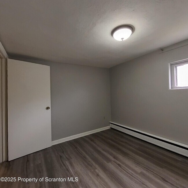 Building Photo - 37 Hickory St