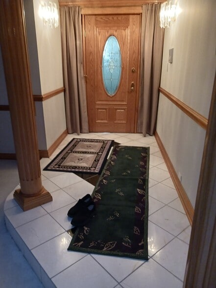 Building Photo - 10515 W Grand Ave