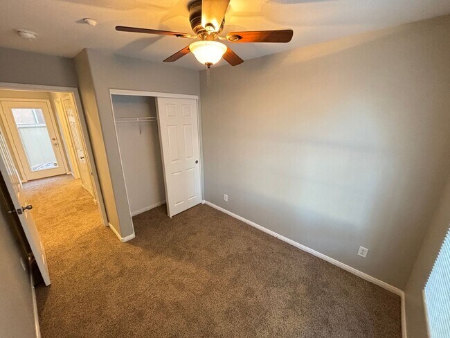 Building Photo - Beautiful Trilevel 3 Bed/3bath/2 car home located in Northwest Las Vegas --Enjoy Rent-Free Holidays!