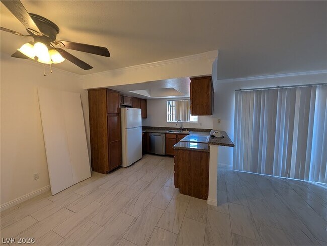 Building Photo - 7200 W Pirates Cove Rd