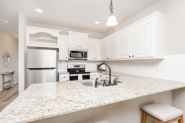 Building Photo - 2800 S Roth Ave