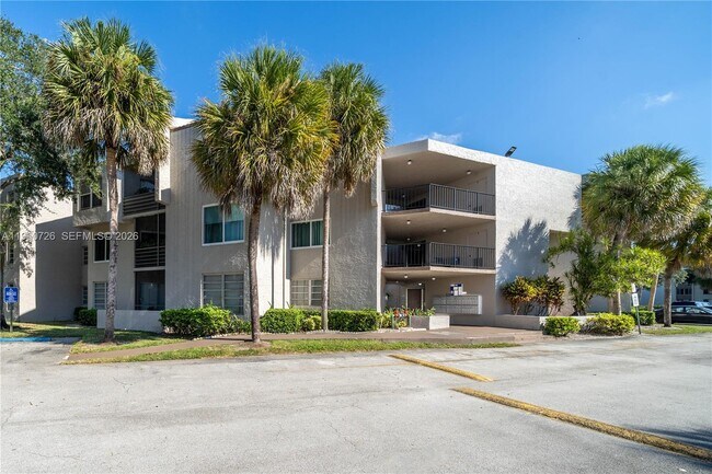 Building Photo - 3100 Riverside Dr