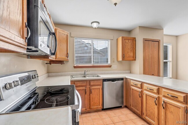 Building Photo - 1409 Oakhall Manor Ct
