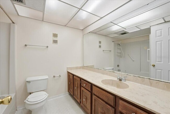 Building Photo - 1428 Oak Pl