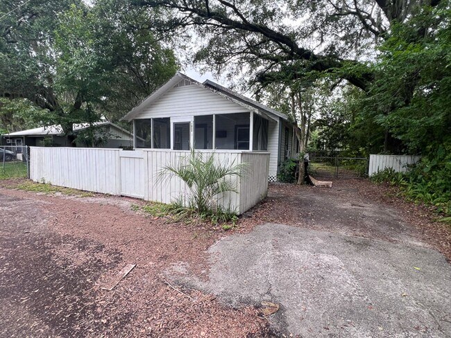 Building Photo - 2BR/1BA Pet Friendly Cottage off Waldo Roa...