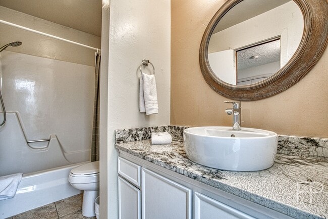 Building Photo - On the Blue River!  HUGE 4 Bedroom home, Furnished Updates throughout!  Bus route!  Spacious parking