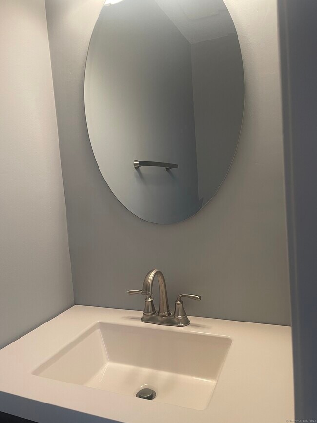 Building Photo - 173 Foxbridge Village Rd