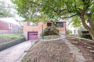 Building Photo - Sweet home in Oakmont's sidewalk community...