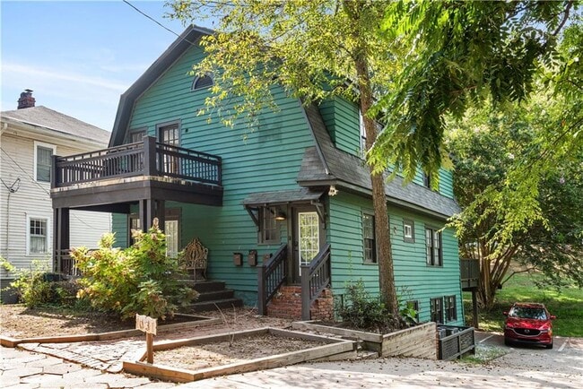 Building Photo - 1031 Austin Ave NE