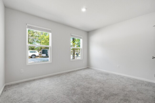 Building Photo - 136 Pfitzer Ct