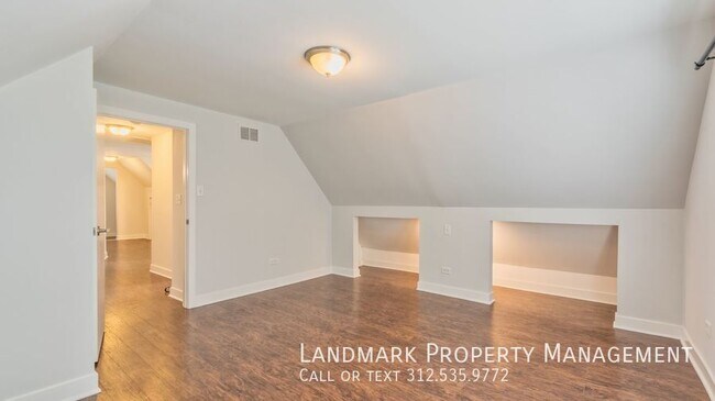 Building Photo - 2833 N Avers Ave