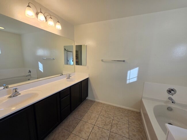 Building Photo - 2641 E Daniel Dr