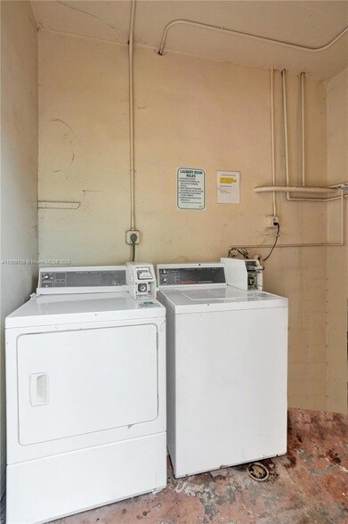 Building Photo - 4731 NW 10th Ct