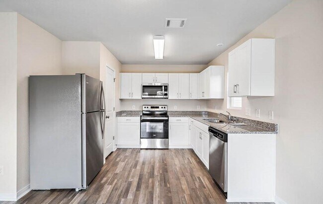 Building Photo - 15708 Del Norte Dr