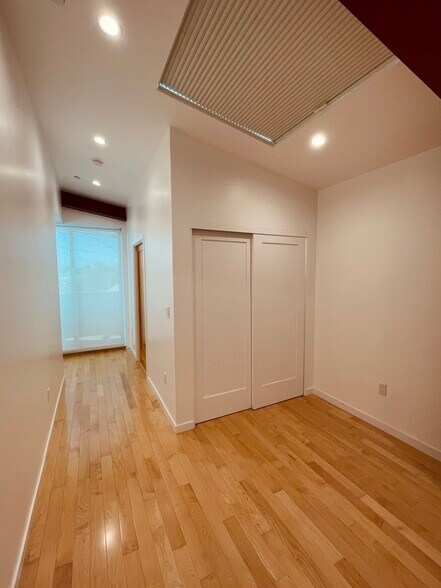 Building Photo - 6539 West Blvd