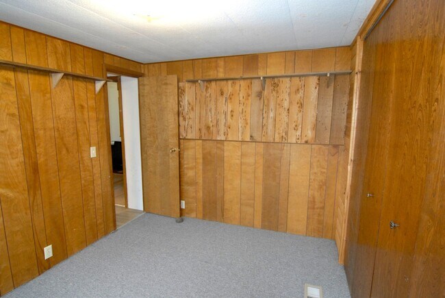 Building Photo - Riverfront property in Coast Range