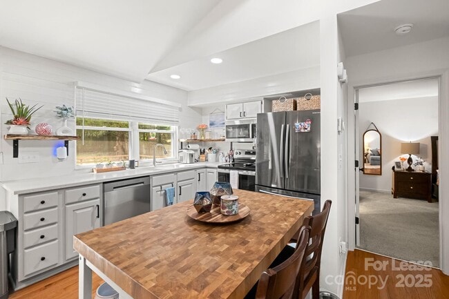 Building Photo - 8211 Park Vista Cir