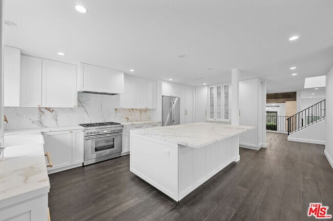 Building Photo - 1486 Palisades Dr