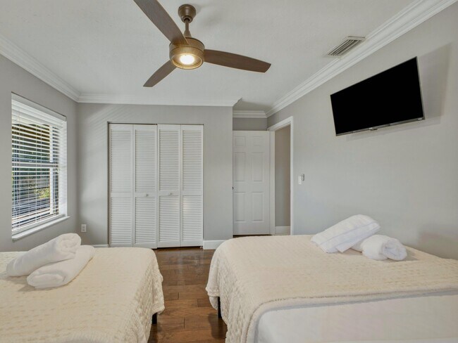 Building Photo - 1127 Sea Pines Way
