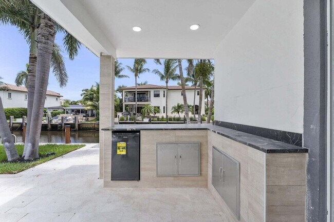 Building Photo - 808 NE 72nd St