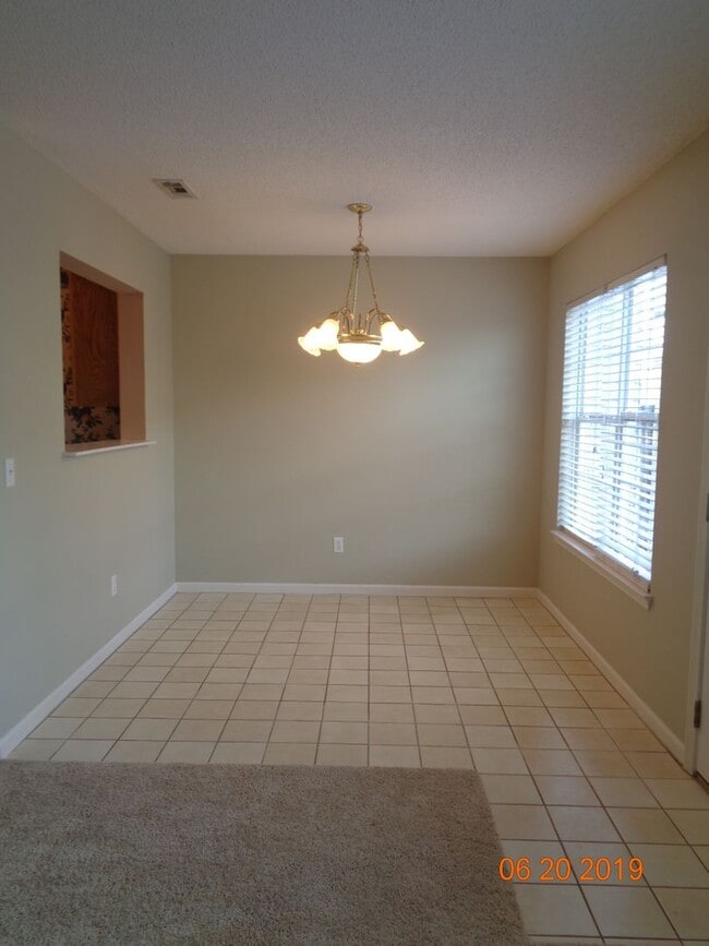 Building Photo - Quail Hollow
