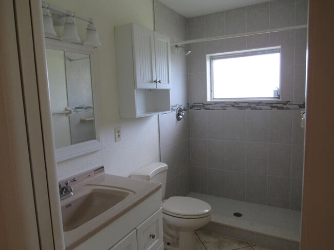 Building Photo - 2679 Emory Dr E