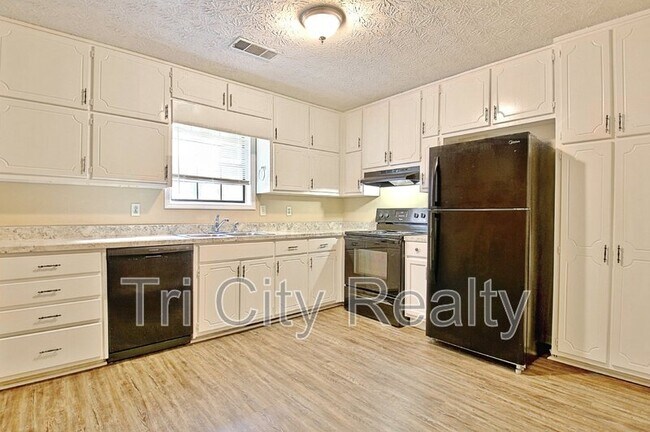 Building Photo - 220 Meadowbrook Ct