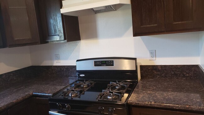 Building Photo - 40(718)