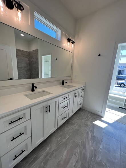 Building Photo - 1303 SW Heartwood Dr