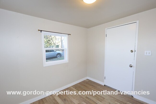 Building Photo - MOVE IN SPECIAL: SE Cesar E Chavez Blvd - ...