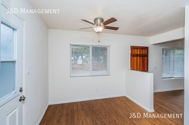 Building Photo - Renovated Duplex w/ Parking and Fenced Yard