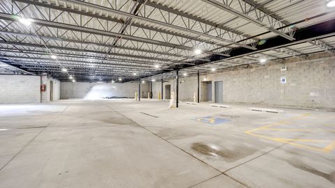 Building Photo - 4350 W Lawrence Ave